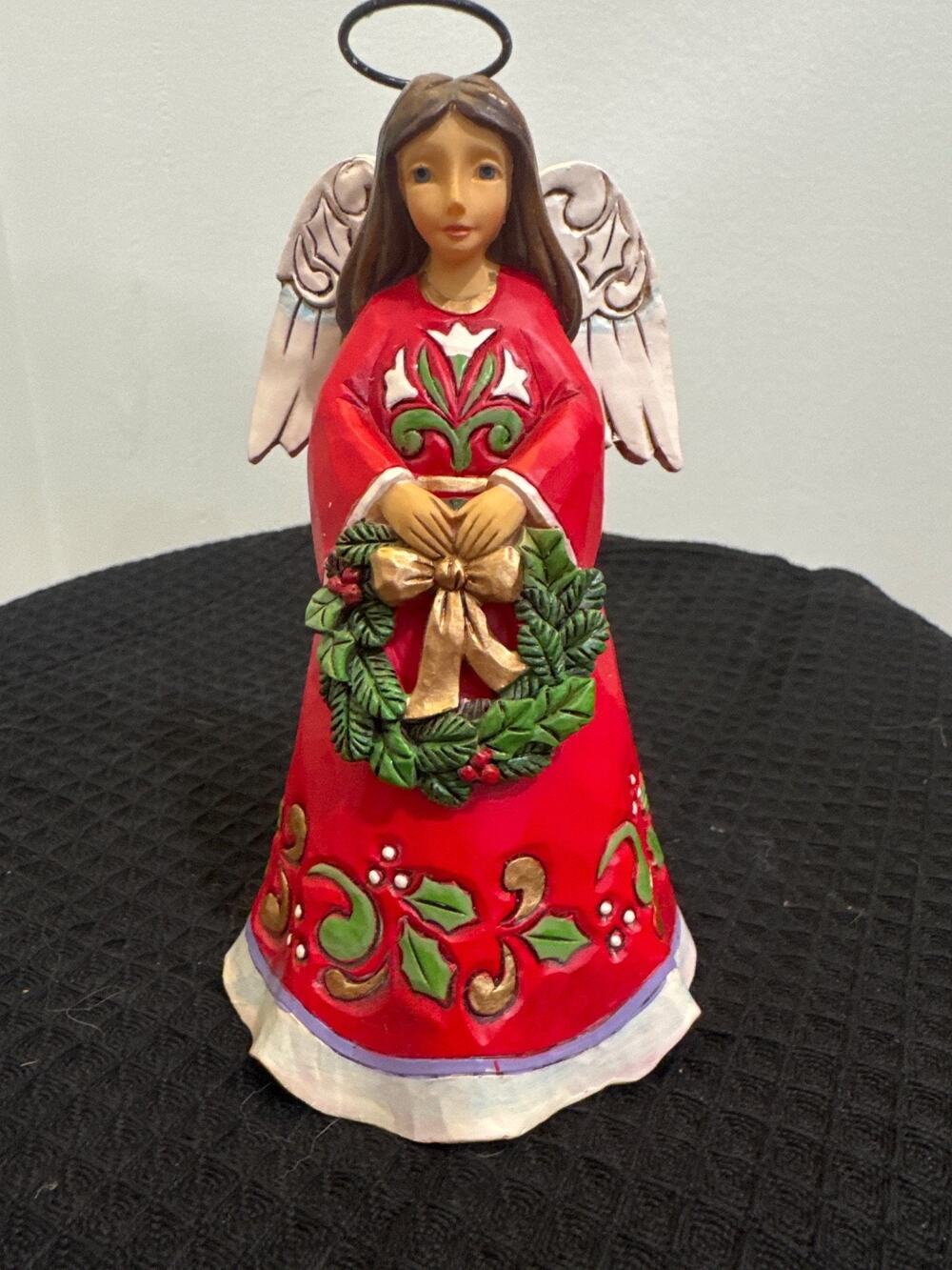 Jim Shore Christmas Angel Figurine “Joy to Our World” 4053820 Enesco Heartwood